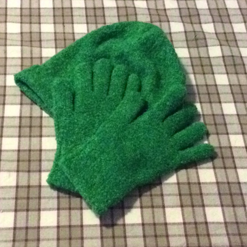 Moda International,  Hat & Glove set